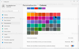 Personalización > Colores - Mostrar color de énfasis en la barra de título y bordes de ventanas